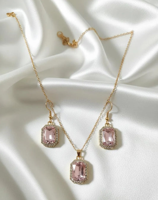 Golden Pendant \u0026 Earrings Set for Pakistani Women