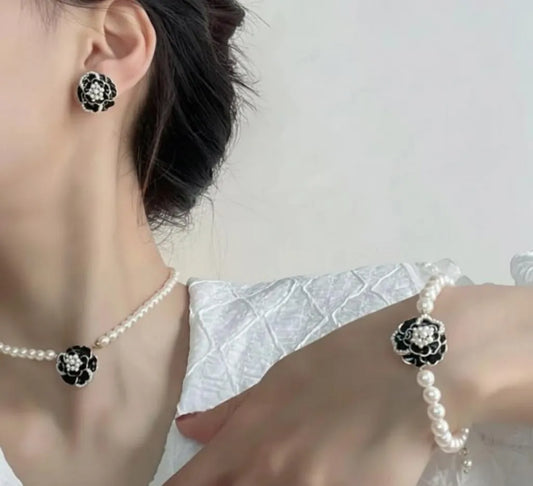 Black Floral Pearl Necklace Set for Women